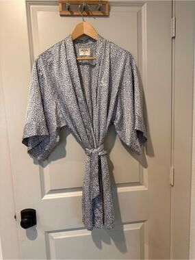 Hollister Blue and White Kimono Robe with Tie Waist